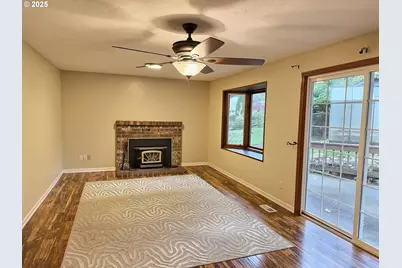 377 SE Barnes Ave, Gresham, OR 97080 - Photo 5