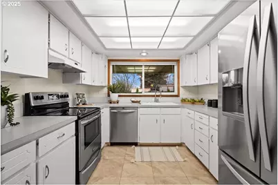 253 S Tarrybrooke Cir, Cornelius, OR 97113 - Photo 11