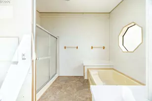 1400 Candlelight Dr, Eugene, OR 97402 - Photo 23