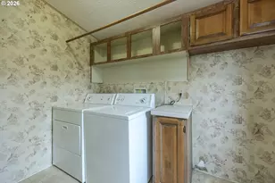 1400 Candlelight Dr, Eugene, OR 97402 - Photo 19