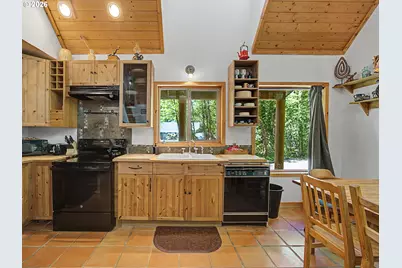 21561 E Hideaway Ln, Rhododendron, OR 97049 - Photo 11