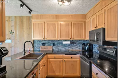 1080 Bay St #19, Florence, OR 97439 - Photo 13