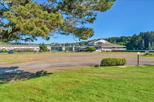 1080 Bay St, Florence, OR 97439 - Photo 29