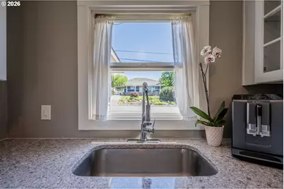 2207 E 10th St, The Dalles, OR 97058 - Photo 21