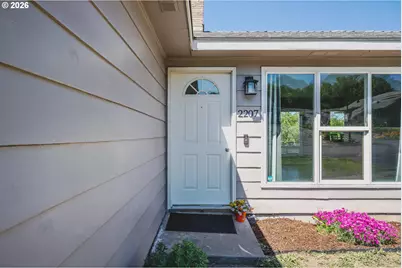 2207 E 10th St, The Dalles, OR 97058 - Photo 9