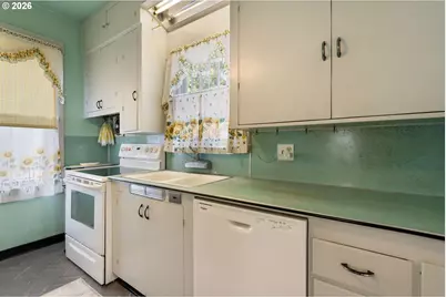 5825 NE Everett St, Portland, OR 97213 - Photo 19