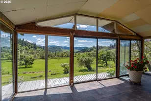1360 Sunshine Rd, Roseburg, OR 97470 - Photo 9