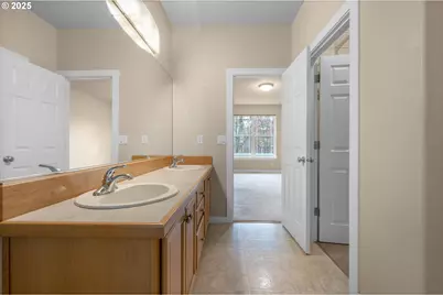 10797 SW Washington St, Portland, OR 97225 - Photo 23