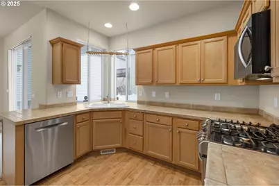 10797 SW Washington St, Portland, OR 97225 - Photo 13