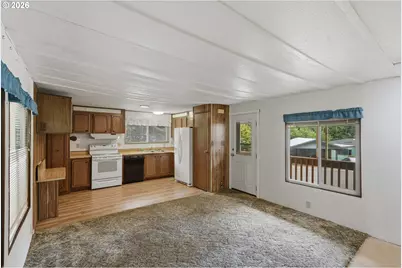 661 Village Pines Dr, Coos Bay, OR 97420 - Photo 11