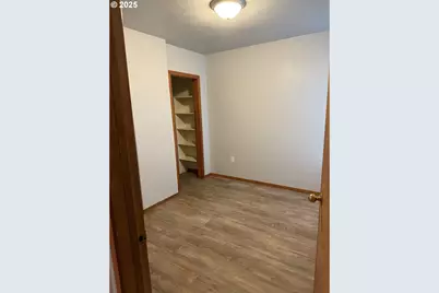 204 SW Water St, Sheridan, OR 97378 - Photo 5