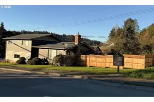 1005 Maple St, Myrtle Point, OR 97458 - Photo 1