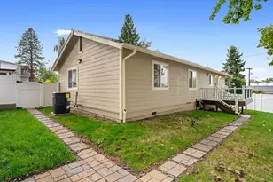 2812 NE Bryant St, Portland, OR 97211 - Photo 29