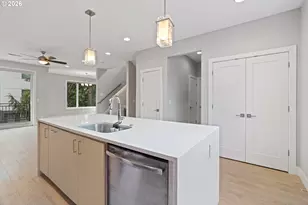 10415 SW 46th Pl, Portland, OR 97219 - Photo 13