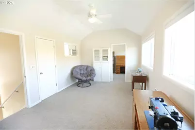 405 Elrod Ave, Maupin, OR 97037 - Photo 13