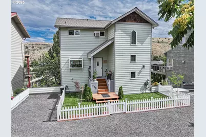 405 Elrod Ave, Maupin, OR 97037 - Photo 3