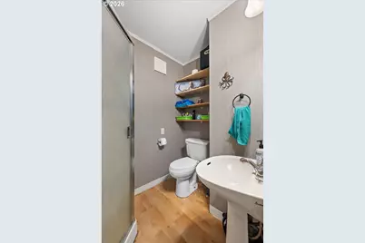 975 Fruitdale Dr, Grants Pass, OR 97527 - Photo 13