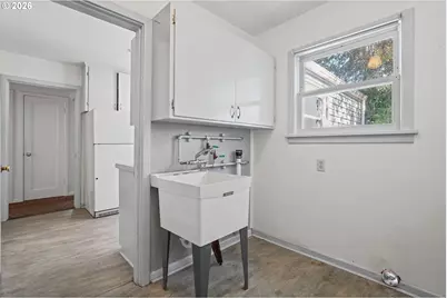 890 E 22nd Ave, Eugene, OR 97405 - Photo 19