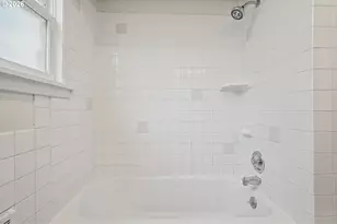 890 E 22nd Ave, Eugene, OR 97405 - Photo 17