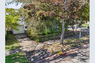 890 E 22nd Ave, Eugene, OR 97405 - Photo 27