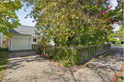 890 E 22nd Ave, Eugene, OR 97405 - Photo 29