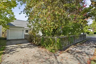 890 E 22nd Ave, Eugene, OR 97405 - Photo 29