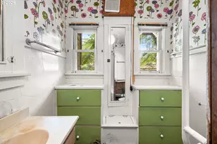1724 NE 49th Ave, Portland, OR 97213 - Photo 9