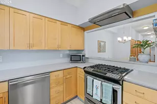 2024 SW Howards Way, Portland, OR 97201 - Photo 11