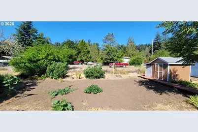 76376 River Rd, Oakridge, OR 97463 - Photo 35