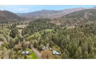 9020 Elk Creek Rd, Trail, OR 97541 - Photo 21