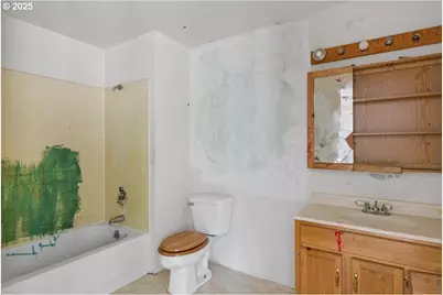 9020 Elk Creek Rd, Trail, OR 97541 - Photo 17