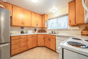 190 Hunsaker Ln, Eugene, OR 97404 - Photo 15