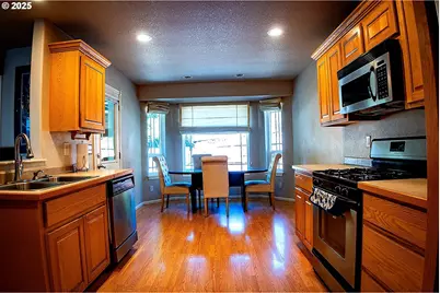 2380 NW Glenmar Dr, Roseburg, OR 97471 - Photo 3