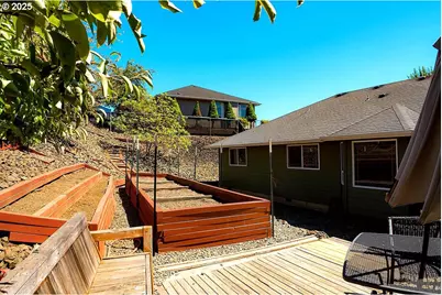 2380 NW Glenmar Dr, Roseburg, OR 97471 - Photo 11