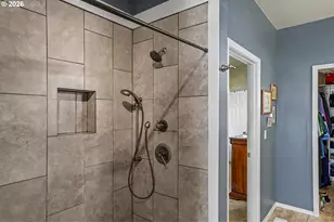 860 N 2nd St, Silverton, OR 97381 - Photo 25