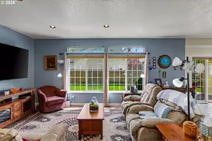 860 N 2nd St, Silverton, OR 97381 - Photo 9
