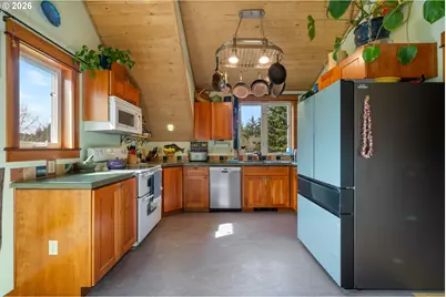 1055 Phelps St, Tillamook, OR 97141 - Photo 15