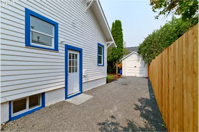 240 E Clarendon St, Gladstone, OR 97027 - Photo 37