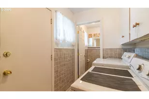 11726 SE Oak St, Portland, OR 97216 - Photo 15