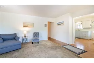 11726 SE Oak St, Portland, OR 97216 - Photo 7