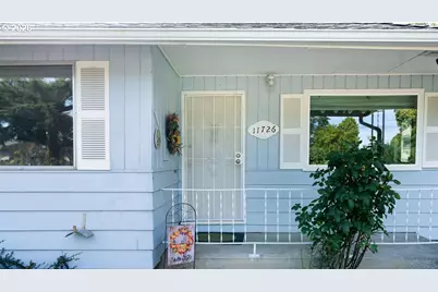 11726 SE Oak St, Portland, OR 97216 - Photo 3