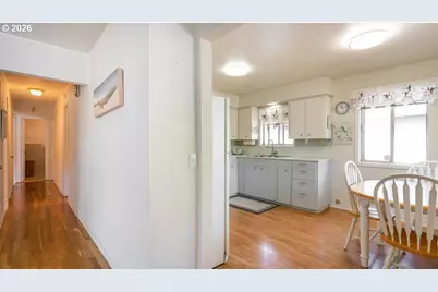 11726 SE Oak St, Portland, OR 97216 - Photo 9