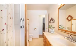 11726 SE Oak St, Portland, OR 97216 - Photo 11