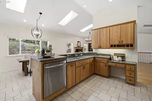 3083 Skyview Ln, Eugene, OR 97405 - Photo 11