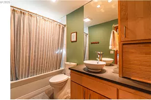 3010 Hendricks Hill Dr, Eugene, OR 97403 - Photo 13