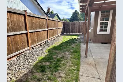 963 Hazelnut Ln, Springfield, OR 97478 - Photo 35