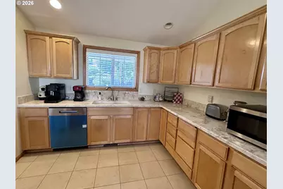 963 Hazelnut Ln, Springfield, OR 97478 - Photo 9