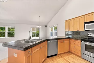 645 N Juniper Ct, Canby, OR 97013 - Photo 7