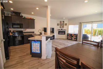 822 S 22nd Ave, Cornelius, OR 97113 - Photo 9