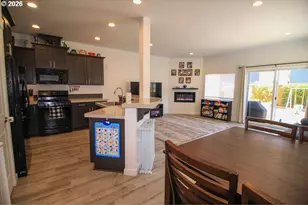 822 S 22nd Ave, Cornelius, OR 97113 - Photo 9